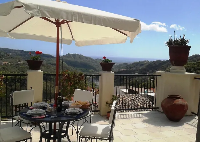 Alojamento de Acomodação e Pequeno-almoço Palazzo Lupis Calabria Italia 4*