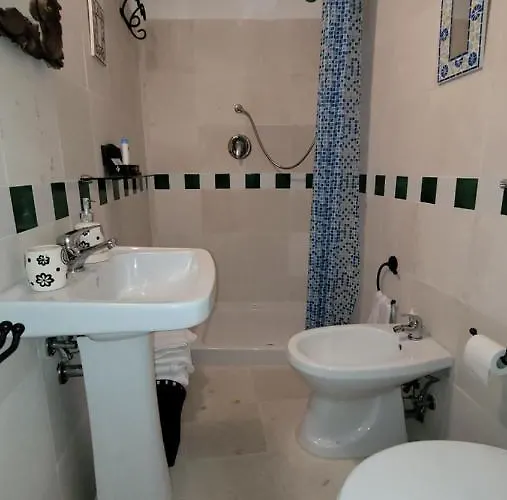 Alojamento de Acomodação e Pequeno-almoço Palazzo Lupis Calabria Italia 4*